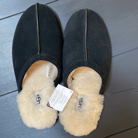 UGG Shearling Lined Scuff Slippers. NWT - Picture 2 of 5